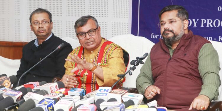 উত্তর জেলায় ২৮ জানুয়ারি থেকে সরকারিভাবে কৃষকদের কাছ থেকে ধান কেনা শুরু হচ্ছে। সাংবাদিক সম্মেলনে একযোগে এ তথ্য জানান মন্ত্রী রতন লাল নাথ ও মন্ত্রী সুশান্ত চৌধুরী।