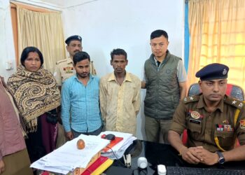 এ.ডি নগর থানার পুলিশের জালে তিন জন নে-শা জাতীয় কফ সিরাপ উদ্ধার, শুরু তদন্ত।