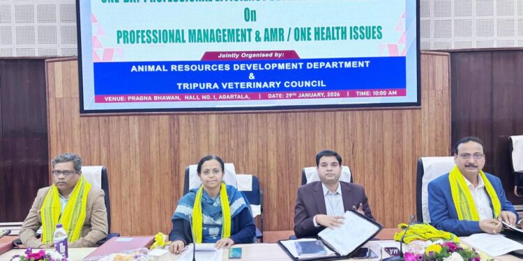 ভেটেরিনারি, প্রাণী পালন ও দুগ্ধ ব্যবস্থায় আধুনিক ও পেশাদার ব্যবস্থাপনা জোরদারে আগরতলার প্রজ্ঞা ভবনে অনুষ্ঠিত রাজ্যস্তরীয় সেমিনার।