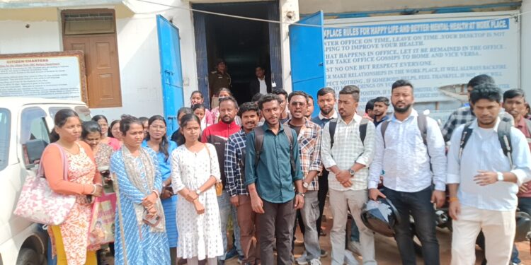 স্কলারশিপের দাবিতে ওবিসি কল্যাণ দফতরে ফের ছাত্র-ছাত্রীদের বিক্ষোভ