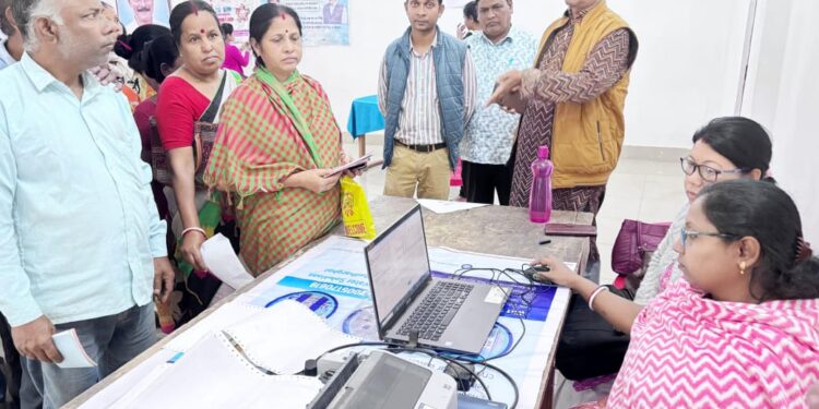 পুর নিগমের চার বছর পূর্তি উপলক্ষে শহরজুড়ে প্রতিটি ওয়ার্ডে নাগরিক পরিষেবা আরও সহজলভ্য করতে নানা কর্মসূচি ও সামাজিক উদ্যোগ গ্রহণ করেছে পুর নিগম।