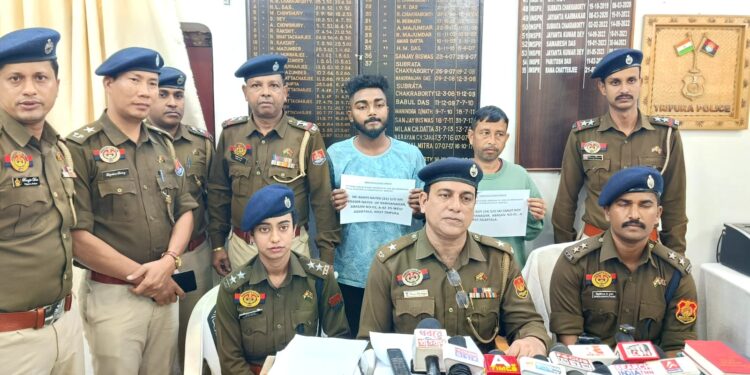 রাজধানীর প্রগতি রোড এলাকা থেকে নে-শা বিরোধী অভিযানে আগরতলা পশ্চিম থানার পুলিশের হাতে গ্রেপ্তার ২ নে-শা কারবারি যুবক।