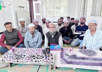 রামনগর চার নম্বরে ঈদগাহ রিয়াদুল জান্নাহ জামে মসজিদের নতুন কমিটি গঠনকে কেন্দ্র করে শনিবার মসজিদ প্রাঙ্গণে সাংবাদিক সম্মেলন অনুষ্ঠিত হয়, যেখানে বিভিন্ন বিষয় তুলে ধরেন সভাপতি কাজী প্লাবন।