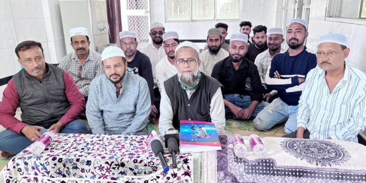 রামনগর চার নম্বরে ঈদগাহ রিয়াদুল জান্নাহ জামে মসজিদের নতুন কমিটি গঠনকে কেন্দ্র করে শনিবার মসজিদ প্রাঙ্গণে সাংবাদিক সম্মেলন অনুষ্ঠিত হয়, যেখানে বিভিন্ন বিষয় তুলে ধরেন সভাপতি কাজী প্লাবন।