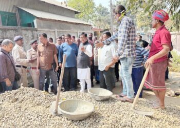রামনগরের মানুষের নাগরিক সুবিধা বাড়ানো ও দীর্ঘদিনের সমস্যা সমাধানে কার্যকর উদ্যোগ নেওয়ার প্রতিশ্রুতি দিলেন মেয়র দীপক মজুমদার।