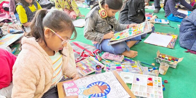  ছোটদের কল্পনা ও সৃজনশীল ভাবনার বিকাশে লংতরাই পরিবারের উদ্যোগে বসে আঁকো প্রতিযোগিতা।