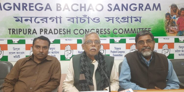 দেশজুড়ে আহূত সাধারণ শ্রমিক ধর্মঘটে রাজ্যজুড়ে ব্যাপক সাড়া মিলেছে বলে দাবি করল Indian National Congress। কংগ্রেসের মতে, শ্রমিক-কৃষক-জনতার ন্যায্য অধিকারের দাবিতে এই ধর্মঘট সর্বস্তরের মানুষের স্বতঃস্ফূর্ত সমর্থনে সফল হয়েছে।