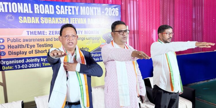 জাতীয় সড়ক সুরক্ষা মাস উপলক্ষে পরিবহন দপ্তরের উদ্যোগে Agartalaর মেলার মাঠ ক্লাব গৃহে শ্রমিক ও রিক্সা-অটো চালকদের নিয়ে পথ সুরক্ষা ও ট্রাফিক নিয়ম মানার বিষয়ে সচেতনতা কর্মসূচি অনুষ্ঠিত হয়। এতে মজদুর মনিটরিং সেলের সভাপতি বিপ্লব কর ও পরিবহন দপ্তরের এমবিআই বিশ্বজিৎ দেববর্মা সহ সংশ্লিষ্ট আধিকারিকরা উপস্থিত ছিলেন।