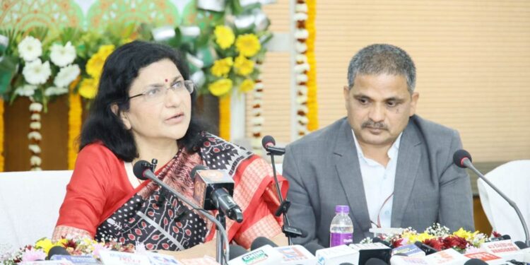 যৌথ আঞ্চলিক রাজভাষা সম্মেলন সফল করতে প্রস্তুতি তুঙ্গে  আসন্ন কর্মসূচি ও লক্ষ্য তুলে ধরে আয়োজকদের সাংবাদিক সম্মেলন।