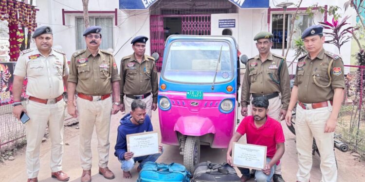 যোগেন্দ্রনগর এলাকায় পুলিশের নেশা বিরোধী অভিযানে বড় সাফল্য  গাড়ি সহ উদ্ধার হল প্রায় ১৮ কেজি গাঁজা, গ্রেফতার ২ গাঁজা কারবারি। তদন্তে নেমেছে পুলিশ।