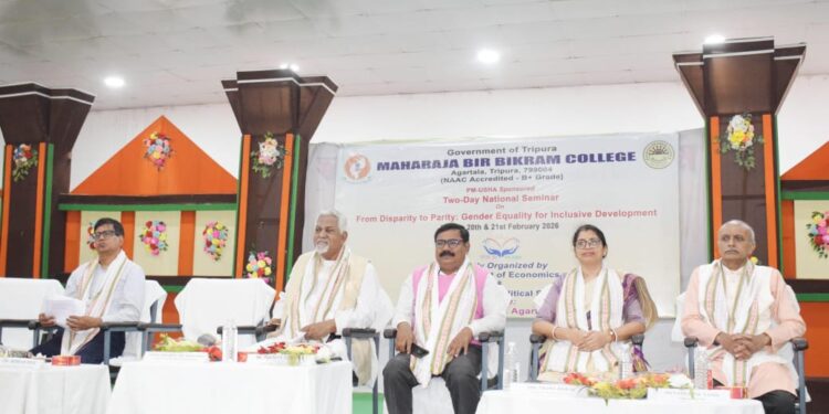Maharaja Bir Bikram College-এ লিঙ্গ সমতা প্রসারে দুই দিনব্যাপী জাতীয় কর্মশালার আয়োজন করা হয়। পি.এম.-উষা প্রকল্পের সহায়তায় অনুষ্ঠিত এই কর্মশালায় শিক্ষার্থী ও গবেষকদের সক্রিয় অংশগ্রহণ লক্ষ্য করা যায়।
