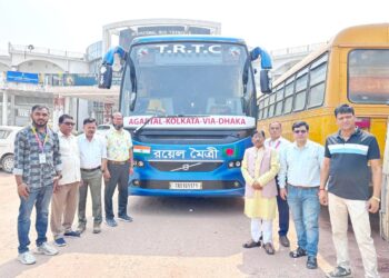 দীর্ঘ বিরতির পর ফের চাকা ঘোরার অপেক্ষায় আগরতলা–ঢাকা–কলকাতা মৈত্রী বাস পরিষেবা। গত বছরের সেপ্টেম্বর থেকে বাংলাদেশের অস্থির পরিস্থিতির জেরে বন্ধ থাকা এই আন্তর্জাতিক রুট শিগগিরই পুনরায় চালুর পথে।