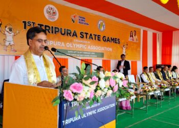 প্রথম ত্রিপুরা স্টেট গেমসের উদ্বোধনী অনুষ্ঠানে বক্তব্য রাখছেন ত্রিপুরার মুখ্যমন্ত্রী ডাঃ Manik Saha Tripura Olympic Association-এর উদ্যোগে আয়োজিত এই ক্রীড়া উৎসব রাজ্যের ক্রীড়াবিদদের প্রতিভা বিকাশে নতুন দিগন্ত উন্মোচন