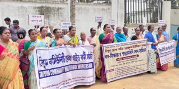 হারানো কাজ পুনর্বহালের দাবিতে সরব কমিউনিটি হেলথ গাইড কর্মীরা। রাজ্য সরকারের কাছে নিজেদের ন্যায্য দাবি জানিয়ে গণধর্নায় সামিল হয়ে দ্রুত সমাধানের আর্জি তুললেন তারা।