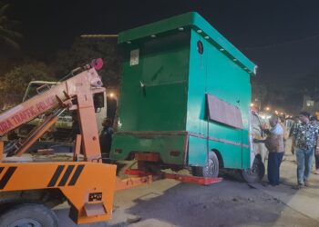 তুলসীবতি স্কুলের সামনে প্রশাসনের উচ্ছেদ অভিযান, সরানো হল অবৈধ দোকানপাট।