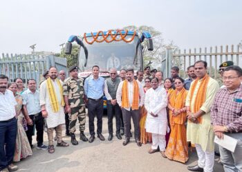 আগরতলা-কলকাতা ভায়া ঢাকা আন্তর্জাতিক বাস পরিষেবা আজ থেকে পুনরায় চালু হল। বাংলাদেশে অস্থিরতার কারণে ২০২৪ সালের সেপ্টেম্বর মাসে নিরাপত্তার স্বার্থে ভারত সরকার এই পরিষেবা সাময়িকভাবে বন্ধ করে দিয়েছিল।