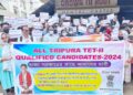 নিয়োগ প্রক্রিয়া দ্রুত সম্পন্ন করার দাবিতে রাজ্য শিক্ষা দপ্তরের সামনে জড়ো টেট উত্তীর্ণ কর্মপ্রার্থীরা, তুলে ধরলেন নিজেদের দাবি ও ক্ষোভ।
