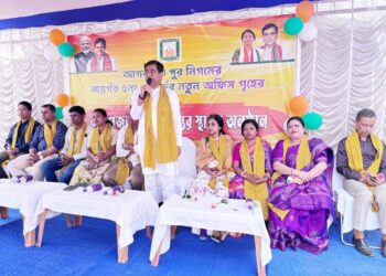 আগরতলা পুর নিগমের ৫ নং ওয়ার্ডের নতুন অফিস ভবনের ভূমিপূজন ও ভিত্তিপ্রস্তর স্থাপন সম্পন্ন। অনুষ্ঠানে উপস্থিত ছিলেন মেয়র দীপক মজুমদার সহ অন্যান্য বিশিষ্টজন।