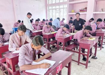 TBSE পরিচালিত মাধ্যমিক পরীক্ষা আজ থেকে শুরু। রাজ্যজুড়ে কড়া নিরাপত্তা ও সুষ্ঠু ব্যবস্থাপনায় পরীক্ষায় অংশ নিচ্ছে হাজার হাজার পরীক্ষার্থী—সাফল্যের লক্ষ্যে এগিয়ে চলার প্রথম ধাপ।