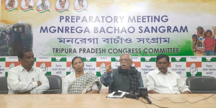 নাগরিক সমস্যার সমাধানের দাবিতে সরব প্রদেশ কংগ্রেস। আগরতলা পুর নিগম এলাকার বিভিন্ন ইস্যুতে আন্দোলনের কর্মসূচি ঘোষণা, সাধারণ মানুষের স্বার্থ রক্ষায় পথে নামার বার্তা নেতৃত্বের।