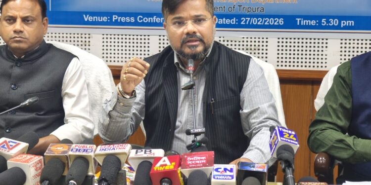 পি এম রাহাত স্কীমে বড় স্বস্তি সড়ক দুর্ঘটনায় আহতদের জন্য। ত্রিপুরা জুড়ে ১৪১টি হাসপাতালে মিলবে ৭ দিন সম্পূর্ণ বিনামূল্যে চিকিৎসা, সর্বোচ্চ দেড় লক্ষ টাকা পর্যন্ত খরচ বহন করবে কেন্দ্রীয় প্রকল্প। মহাকরণে আনুষ্ঠানিক ঘোষণা করলেন রাজ্যের পরিবহন দপ্তরের মন্ত্রী সুশান্ত চৌধুরী।