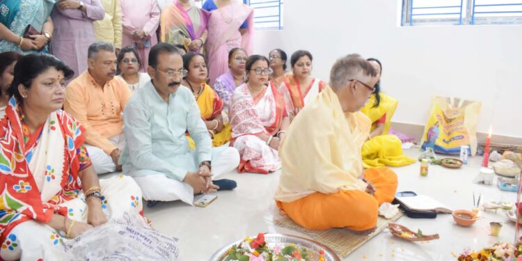 রাজধানীর বনমালীপুরের কল্যানিতে বিজেপির নিজস্ব মন্ডল অফিসের শুভ সূচনা। পুজোর্চনার মধ্য দিয়ে আজ সকালে উদ্বোধন করা হল নতুন ভবনের, সন্ধ্যায় উপস্থিত থাকবেন মুখ্যমন্ত্রী।