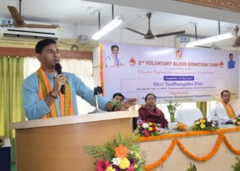  দুর্যোগ প্রস্তুতি ও সচেতনতা কর্মসূচিকে সামনে রেখে গোর্খাবস্তিস্থিত এআরডিডি দপ্তরে দ্বিতীয় স্বেচ্ছাসেবী রক্তদান শিবির অনুষ্ঠিত হয়। শিবিরের উদ্বোধন করেন দপ্তরের মন্ত্রী সুধাংশু দাস।