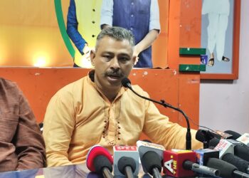 পাহাড়ে সুশাসন প্রতিষ্ঠায় বিজেপির সরকার প্রয়োজন—এমনটাই মন্তব্য করলেন বিজেপি মুখপাত্র নবেন্দু ভট্টাচার্য। এডিসি প্রশাসন দখলে বিজেপিই এগিয়ে থাকবে বলেও দাবি করেন তিনি।