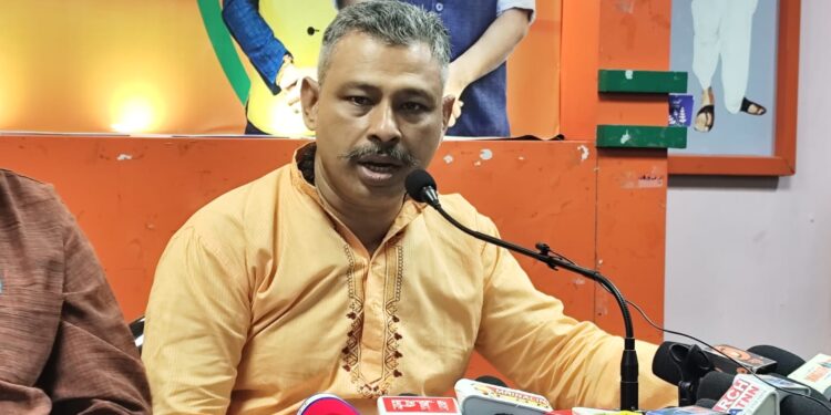 পাহাড়ে সুশাসন প্রতিষ্ঠায় বিজেপির সরকার প্রয়োজন—এমনটাই মন্তব্য করলেন বিজেপি মুখপাত্র নবেন্দু ভট্টাচার্য। এডিসি প্রশাসন দখলে বিজেপিই এগিয়ে থাকবে বলেও দাবি করেন তিনি।