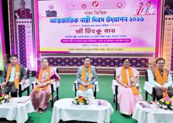  রাজ্যে আন্তর্জাতিক নারী দিবস উদযাপনের মঞ্চ থেকেই শুরু হল নারী আদালত কর্মসূচী। পঞ্চায়েত ভিত্তিক বিশেষ নারী আদালতের মাধ্যমে গ্রাম স্তরেই নারীদের বিরুদ্ধে হওয়া বিভিন্ন অপরাধের দ্রুত বিচার নিশ্চিত করার উদ্যোগ রাজ্য সরকারের।