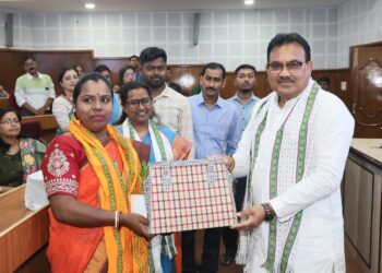  আন্তর্জাতিক নারী দিবস উপলক্ষে প্রজ্ঞা ভবনে অনুষ্ঠিত হল সংবর্ধনা ও সাংস্কৃতিক কর্মসূচী। উদ্যোগে ডাইরেক্টোরিয়েট অফ স্মল সেভিংস, গ্রুপ ইন্সিউরেন্স এন্ড ইনস্টিটিউশনাল ফিনান্স সোসাইটি।