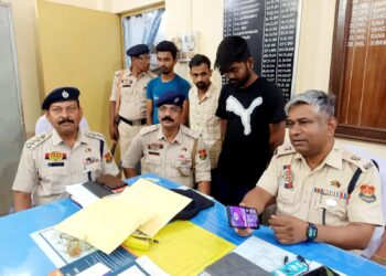  ধলেশ্বর ১০ নং রোড এলাকায় পুলিশের অভিযান, প্রসেনজিৎ দে (কুডু) সহ তিনজন আটক। উদ্ধার ১৮০০ ইয়াবা ট্যাবলেট ও ১১ গ্রাম ব্রাউন সুগার। আজ কোর্টে তোলা হবে ধৃতদের, জানালেন এডিশনাল এসপি ধ্রুব নাথ।