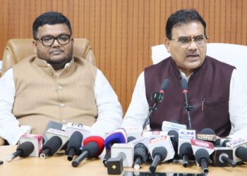 সাংবাদিক সম্মেলনে বিভিন্ন বিষয় নিয়ে বক্তব্য দেন অর্থমন্ত্রী প্রণজিৎ সিংহ রায়