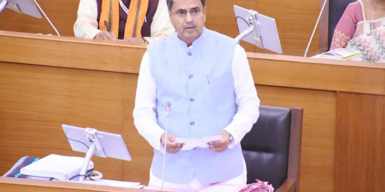 বাজেট অধিবেশনের দ্বিতীয় দিনে সরগরম ত্রয়োদশ বিধানসভা।