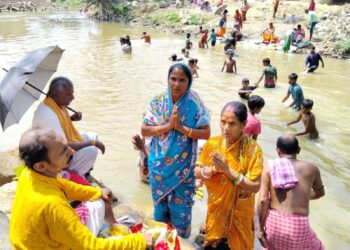 বারুণী স্নান মেলায় ভক্তদের পুণ্যস্নানের ঢল 
