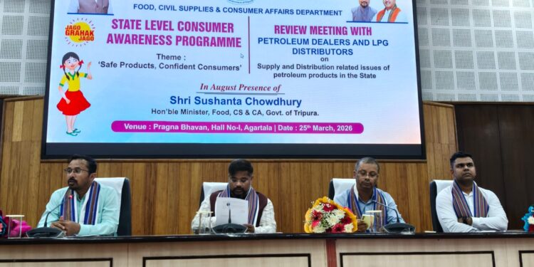 প্রজ্ঞা ভবনে দপ্তরের রিভিউ মিটিংয়ে মন্ত্রী সুশান্ত চৌধুরী—জ্বালানি ও নিত্যপ্রয়োজনীয় সামগ্রীর সরবরাহ স্বাভাবিক রাখতে জোর নির্দেশ। পেট্রোল, ডিজেল ও গ্যাসের পর্যাপ্ত মজুদের আশ্বাস দিয়ে কালোবাজারির বিরুদ্ধে কড়া পদক্ষেপের বার্তা, পাশাপাশি গুজবে কান না দেওয়ার আহ্বান সাধারণ মানুষের প্রতি।