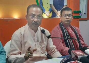 রাজীব ভট্টাচার্যের দাবি, পাহাড়ের রাজনৈতিক হাওয়া এখন স্পষ্টভাবেই বিজেপি-র অনুকূলে—জনজাতি সমাজে বাড়ছে গেরুয়া শিবিরের প্রভাব ও সমর্থন।