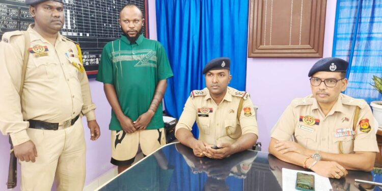 আগরতলা রেল স্টেশনে সন্দেহভাজন অবস্থায় আটক ক্যামেরুনের যুবক অস্টিন আয়ুক এট্টা। ঘটনাকে কেন্দ্র করে আমতলী থানার পুলিশের তরফে জানানো হলো প্রাথমিক তথ্য।