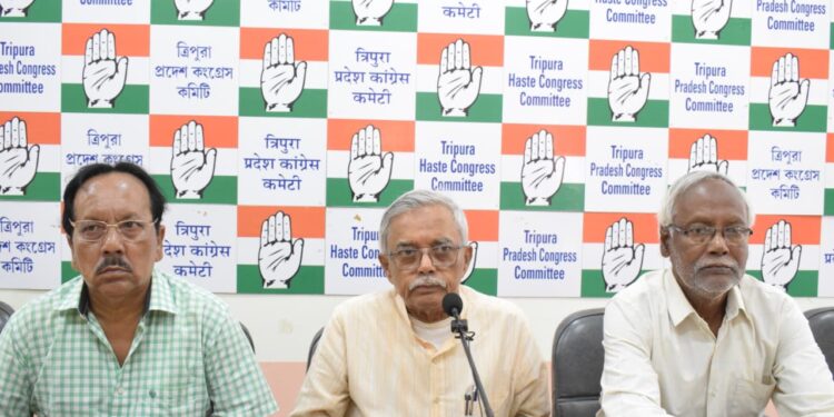 রাজধানীতে হকার উচ্ছেদ ইস্যুতে সমাধানের পথ খুঁজতে প্রশাসনের কাছে ইতিবাচক উদ্যোগের দাবি প্রদেশ কংগ্রেসের