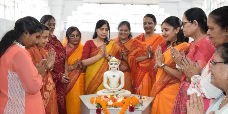 আজ পবিত্র মহাবীর জয়ন্তী উপলক্ষে দেশজুড়ে ভক্তি ও শ্রদ্ধার সঙ্গে পালিত হচ্ছে মহাবীর-এর জন্মজয়ন্তী। রাজ্যের বিভিন্ন প্রান্তেও জৈন ধর্মাবলম্বীদের উদ্যোগে অনুষ্ঠিত হচ্ছে প্রার্থনা, শোভাযাত্রা ও নানা ধর্মীয় অনুষ্ঠান।