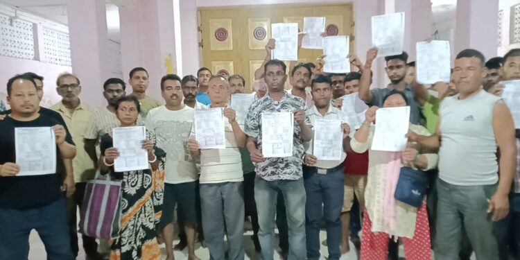 লেক চৌমুহনী বাজার কমিটিকে ঘিরে ওঠা অভিযোগে পাল্টা সুর। অভিযোগকারীরা বামপন্থী বলেই দাবি বাজার কমিটির প্রতিনিধিদের।