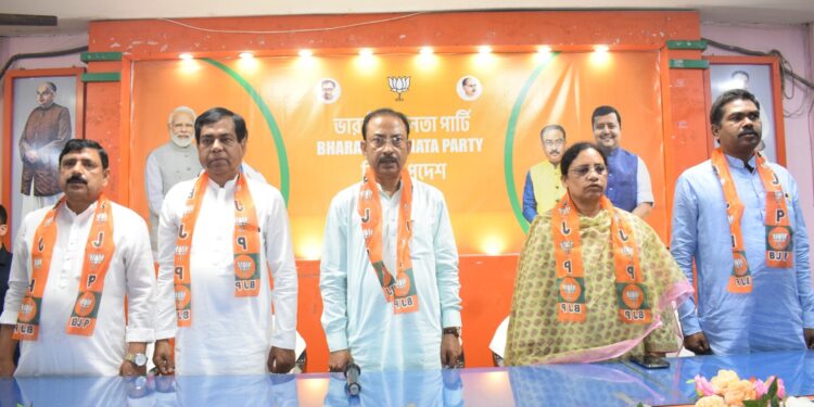 বিজেপির ৪৬তম প্রতিষ্ঠা দিবসে রাজ্যজুড়ে উৎসবমুখর পরিবেশ। প্রদেশ কমিটির উদ্যোগে বিভিন্ন কর্মসূচির মধ্য দিয়ে দিবসটি পালিত হচ্ছে।