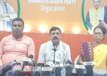 রাজ্যের প্রান্তিক মানুষদের কাছে পৌঁছাতে নতুন উদ্যোগ বিজেপির। “বস্তি চলো অভিযান”-এর মাধ্যমে বিভিন্ন জাতি গোষ্ঠীর উন্নয়নে সরকারের নেওয়া প্রকল্প ও সুযোগ-সুবিধার কথা তুলে ধরাই এই কর্মসূচীর মূল লক্ষ্য।