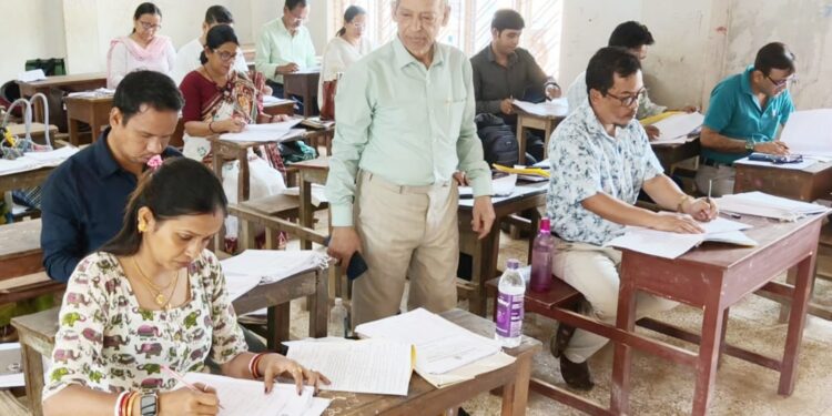 ৬ এপ্রিল থেকে শুরু হয়েছে মাধ্যমিক ও উচ্চ মাধ্যমিকের খাতা মূল্যায়ন, ফল প্রকাশের প্রস্তুতিতে ব্যস্ত পর্ষদ।