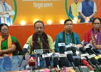 বিকেল ৪টা পর্যন্ত পাহাড়ি এলাকায় ভোটের হার পৌঁছেছে ৮১ শতাংশে। একাধিক বুথে এখনও ভোটগ্রহণ চলছে, আর ২০২১ সালের তুলনায় এবারের অংশগ্রহণ অনেকটাই বেশি বলে দাবি প্রদেশ বিজেপির।