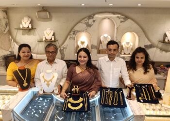 ১৬ই এপ্রিল থেকে শুরু, ২৪ এপ্রিল পর্যন্ত—শুভ অক্ষয় তৃতীয়াকে ঘিরে কালিকা জুয়েলার্সে আকর্ষণীয় অফারের ঘোষণা। নিত্যনতুন ডিজাইনের গয়নায় সেজে উঠছে উৎসবের বাজার। 