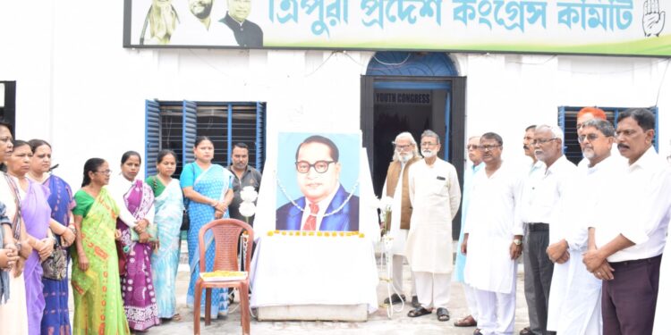 সংবিধান প্রণেতা ডঃ বি. আর. আম্বেদকরের ১৩৬তম জন্মবার্ষিকী উপলক্ষে প্রদেশ কংগ্রেস ভবনে সংক্ষিপ্ত পরিসরে শ্রদ্ধাঞ্জলি জ্ঞাপন করল কংগ্রেস নেতৃত্ব।