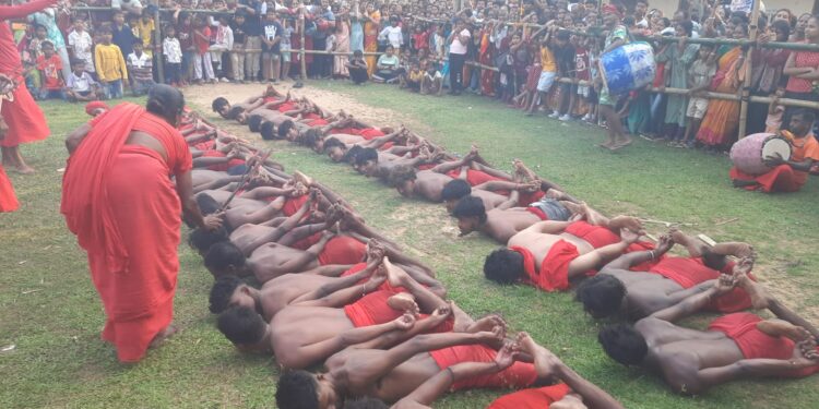 চৈত্র সংক্রান্তি উপলক্ষে আগরতলার প্রতাপগড়ে ঐতিহ্যবাহী চড়ক পূজা উদযাপিত, ভক্তদের ভিড়ে মুখরিত এলাকা। 