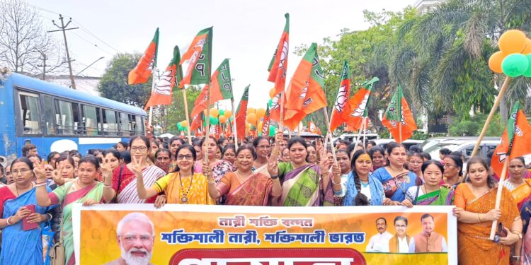 সংসদে শুরু হলো ৩ দিনের বিশেষ অধিবেশন—মহিলা সংরক্ষণ বিল তথা ‘নারী শক্তি বন্ধন অধিনিয়ম’কে কেন্দ্র করে তুমুল আলোচনা। প্রধানমন্ত্রী নরেন্দ্র মোদীর নেতৃত্বে আজই সূচনা হলো এই গুরুত্বপূর্ণ বিতর্কের।