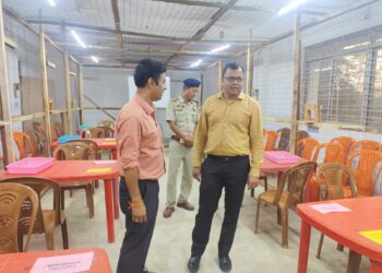 পশ্চিম জেলায় ভোট গণনা প্রক্রিয়ায় স্বচ্ছতা ও নিরাপত্তা নিশ্চিত করতে মাঠে নেমে সরেজমিনে পর্যবেক্ষণ করলেন জেলাশাসক ডঃ বিশাল কুমার। মোহনপুর ও জিরানিয়া মহকুমার একাধিক গণনা কেন্দ্র ঘুরে দেখেন তিনি।